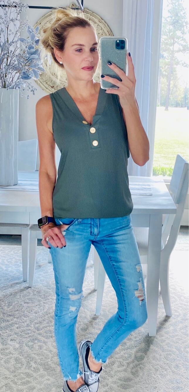 NEW Boutique Olive Green Ribbed Stretch V-Neck Button Sleeveless Top Blouse XL